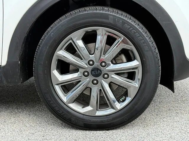 Certified Used 2022 White Kia Nightfall image 10
