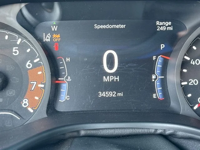 Used 2023 Gray Jeep Latitude Lux image 15