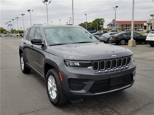 Used 2025 Baltic Gray Metallic Clearcoat Jeep Laredo 4x2 image 5