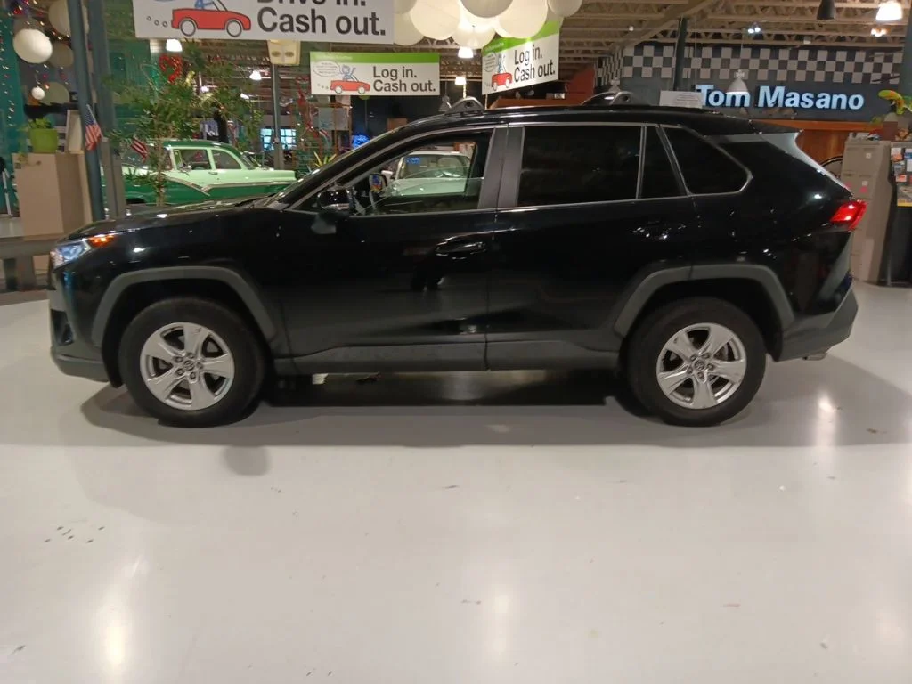 Used 2020 Midnight Black Metallic Toyota XLE image 16