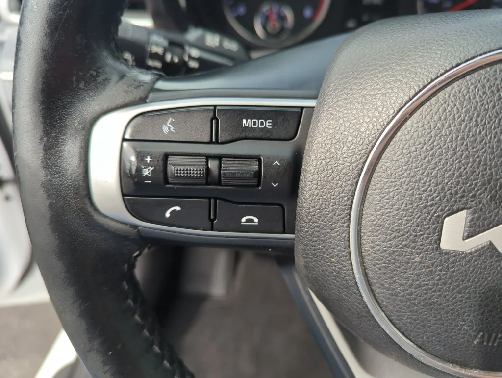 Used 2023 White Kia GT-Line image 22