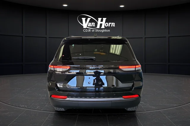New 2026 Diamond Black Crystal Pearl-Coat Exterior Paint Jeep Altitude image 6