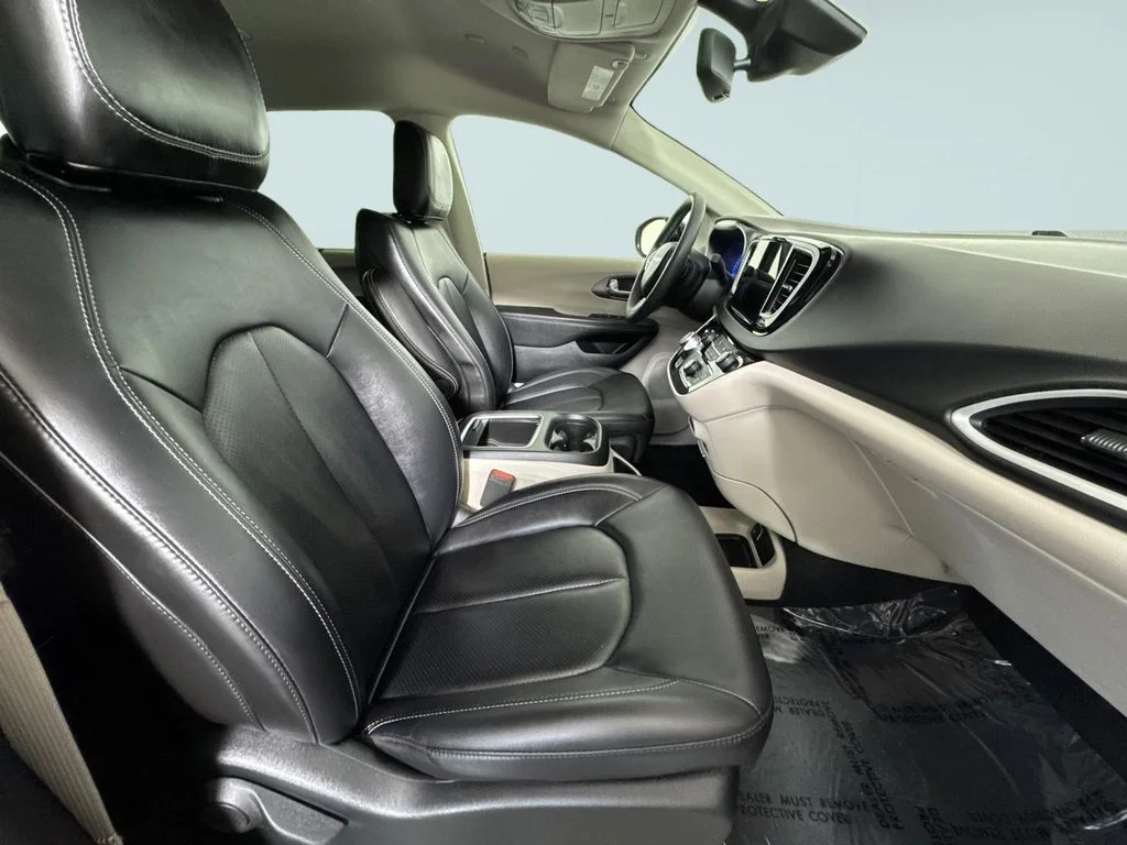 Used 2024 Black Chrysler Touring L image 8