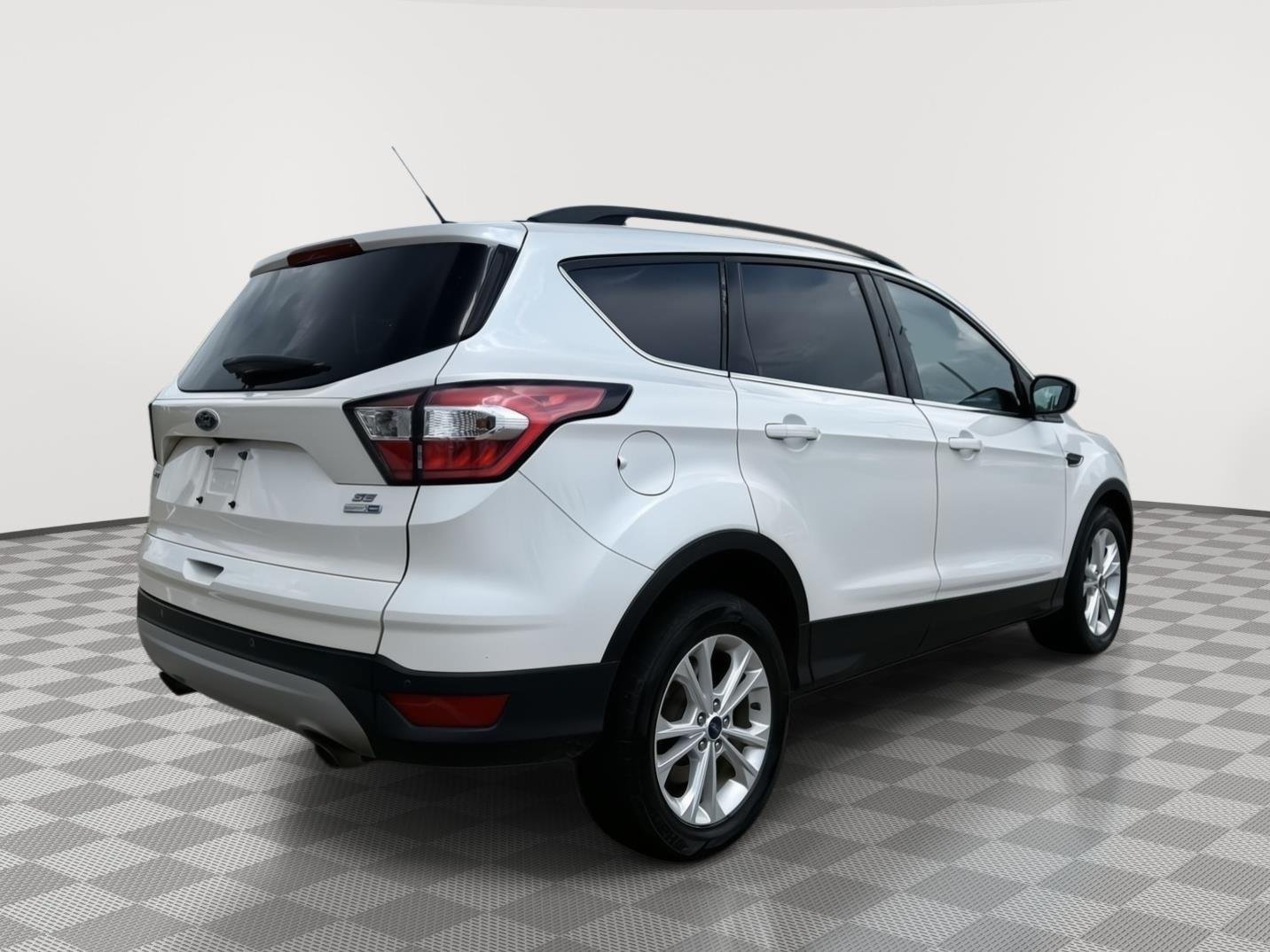 Used 2017 White Platinum Metallic Tri-Coat Ford SE image 6