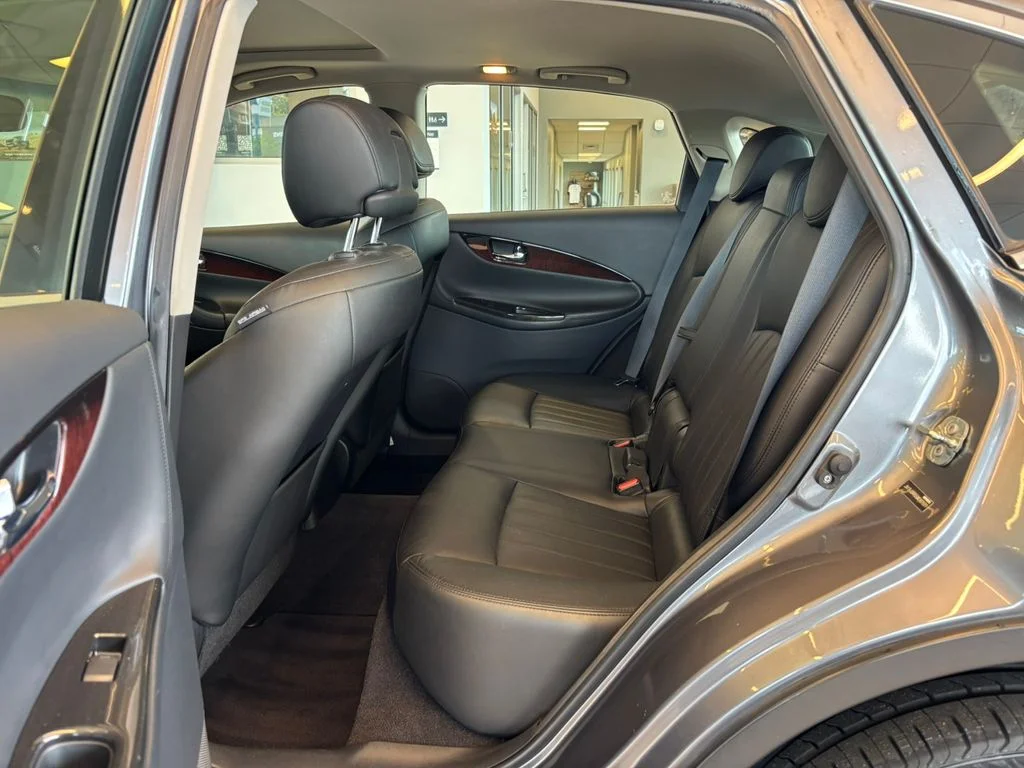 Used 2016 Gray INFINITI Base image 27