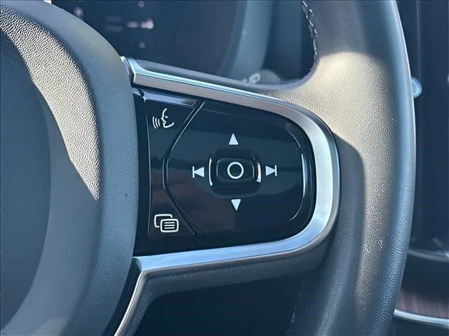 Used 2023  Volvo Plus Bright Theme image 22