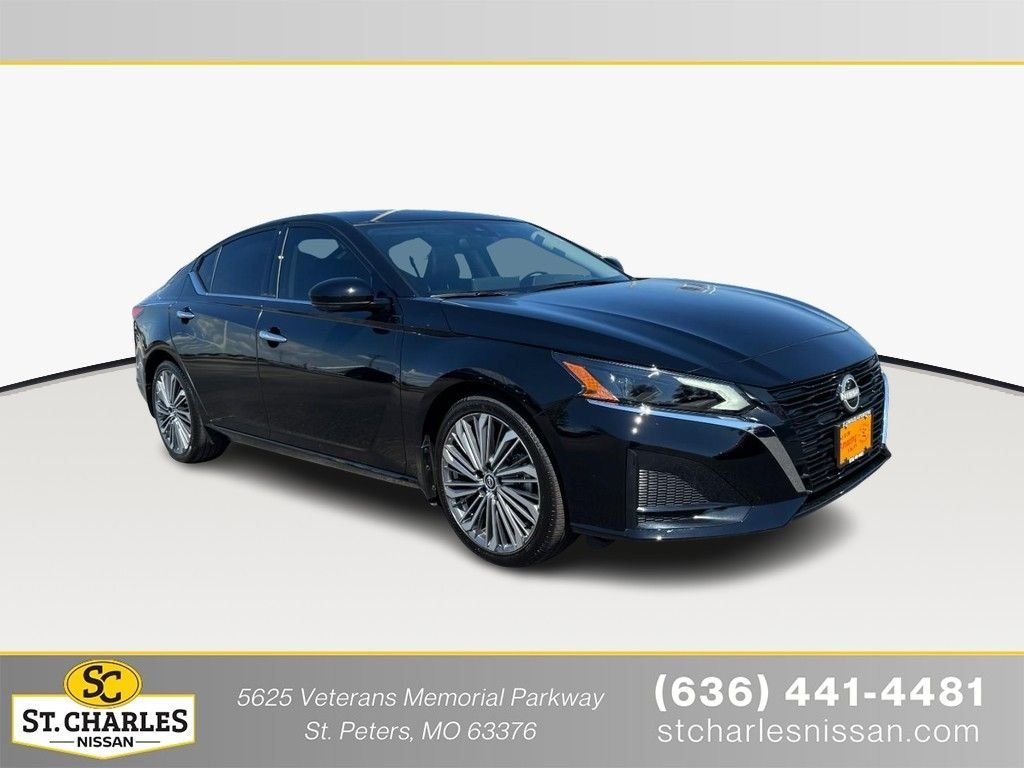 Used 2025 Black Nissan 2.5 SL image 1