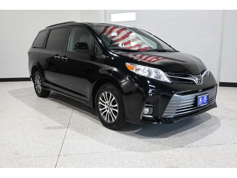 Used 2019 BLACK Toyota XLE Mobility Handicap Van image 3