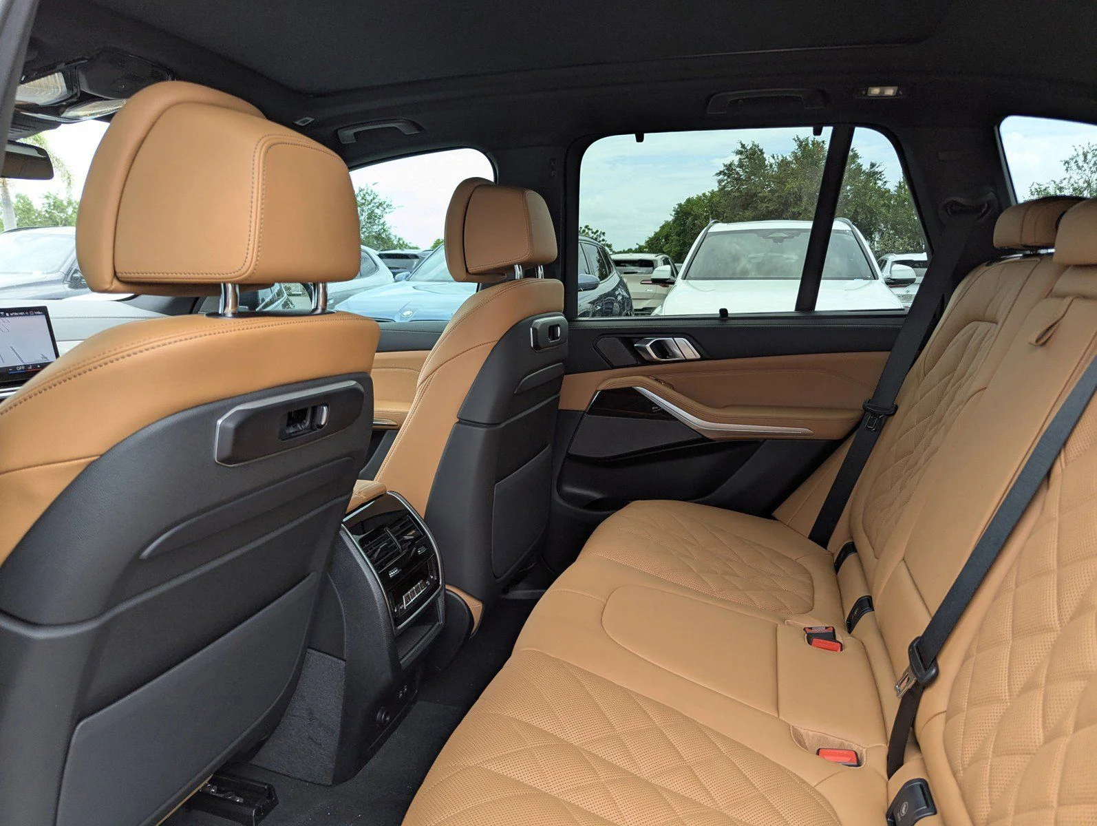New 2026 Manhattan Green Metallic BMW xDrive50e image 14