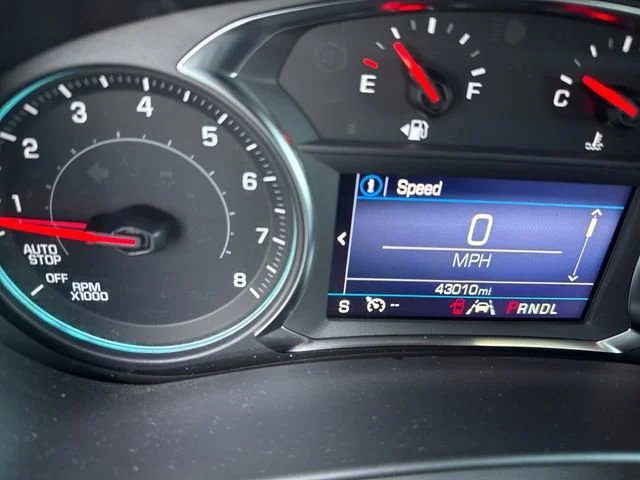 Used 2022 Silver Ice Metallic Chevrolet LT image 20