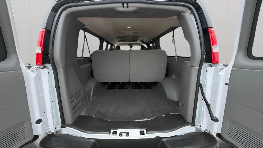 Used 2025 Summit White Chevrolet 1LT image 26