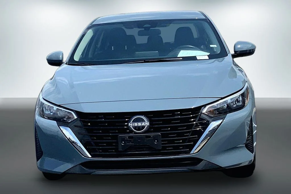 Used 2025 Gray Nissan SV image 7