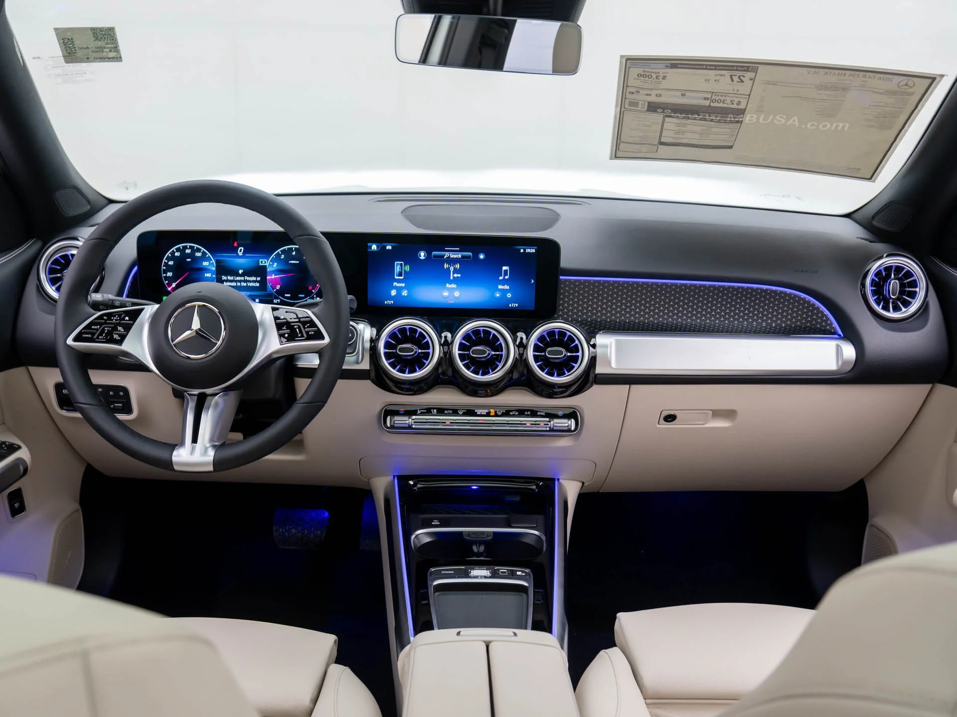 New 2026 White Mercedes-Benz GLB 250 image 10