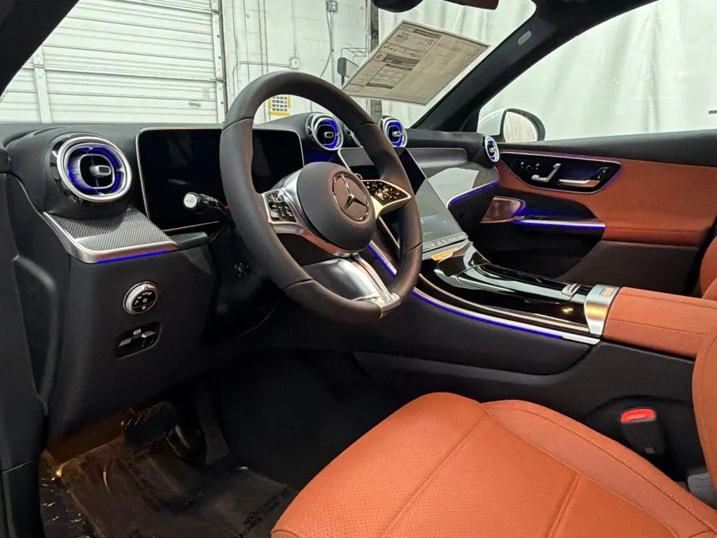 New 2027 White Mercedes-Benz GLC 300 image 13