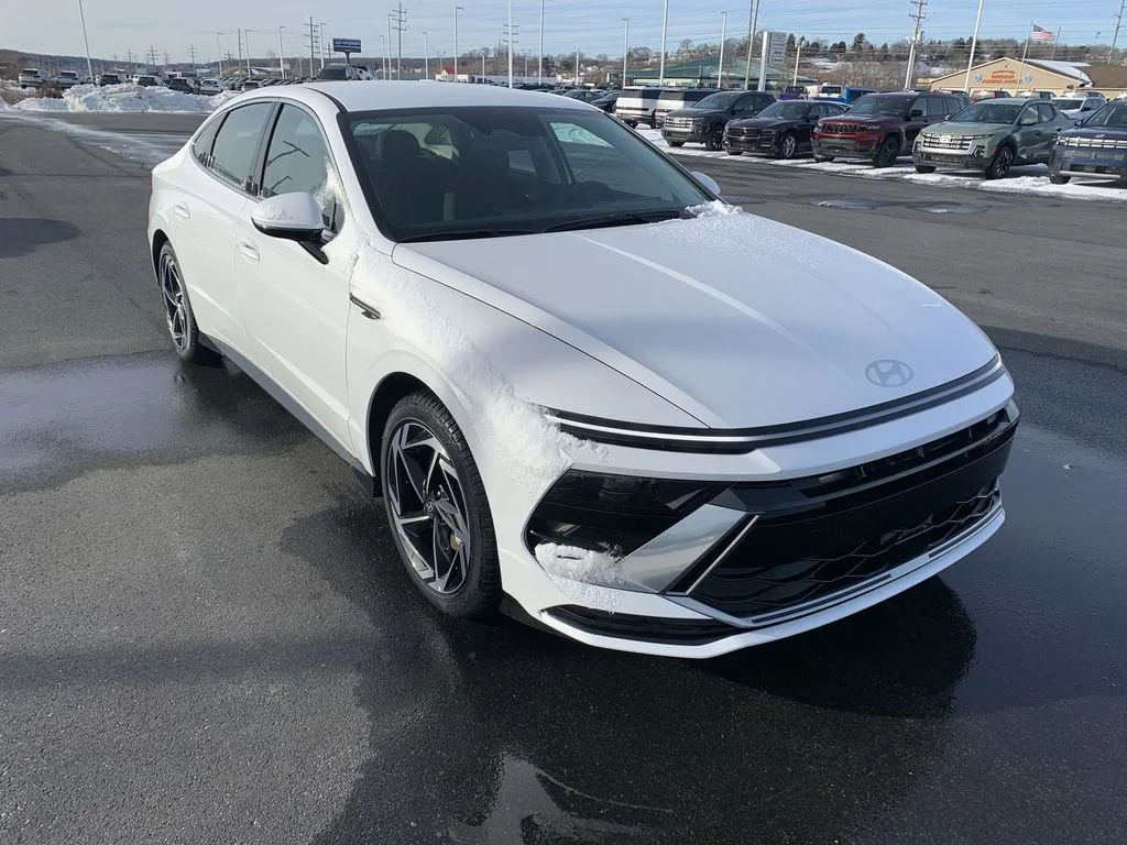 New 2026 White Hyundai SEL Sport image 2