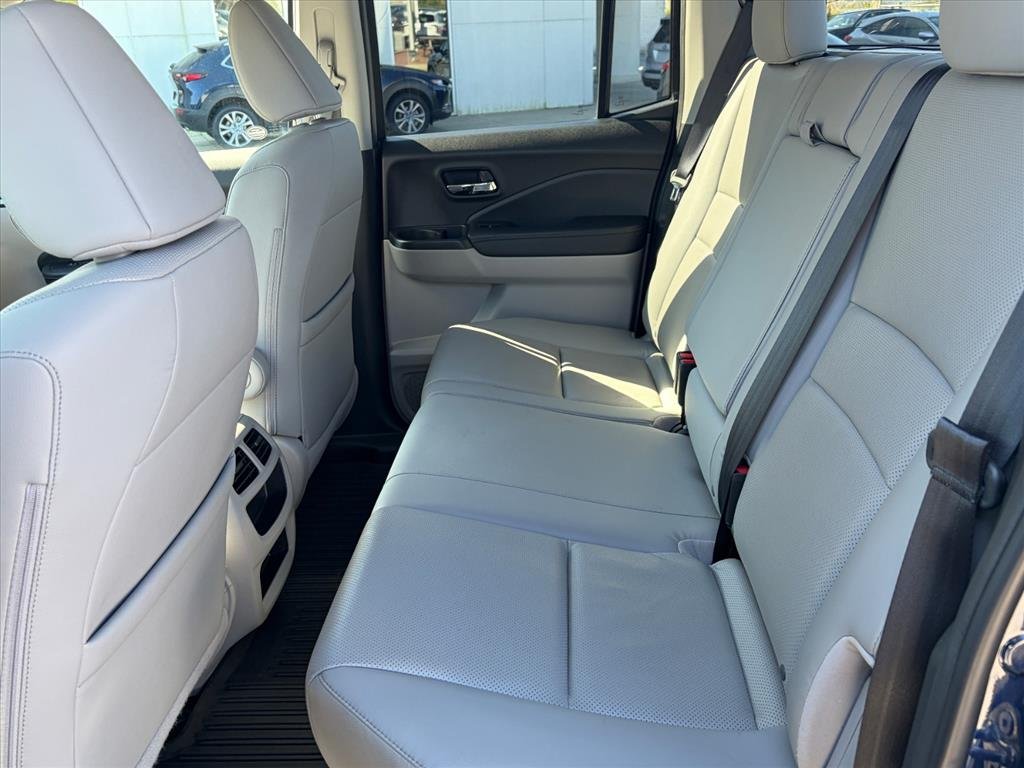 Used 2017 Obsidian Blue Pearl Bs Honda RTL image 20