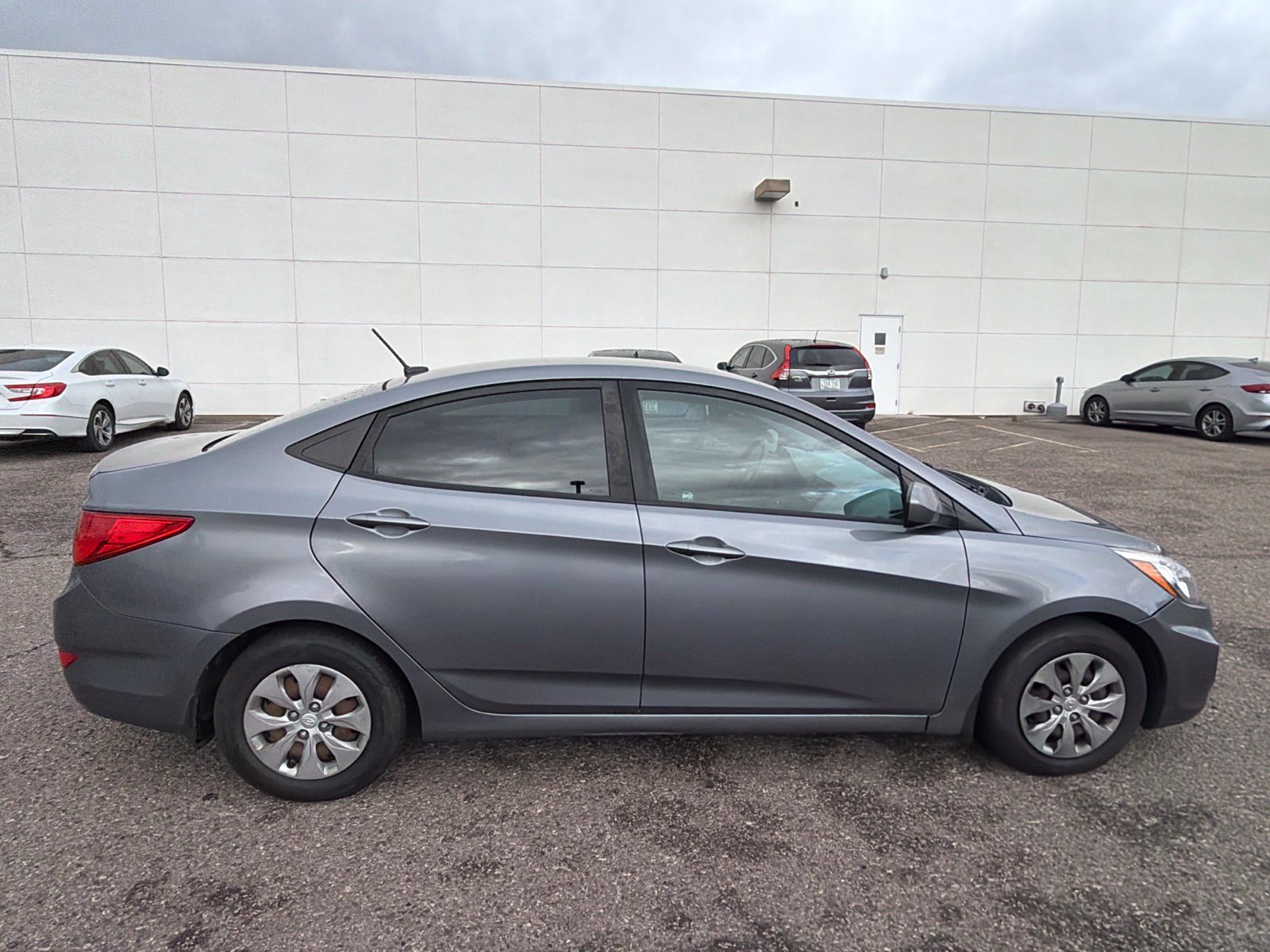 Used 2016 Gray Metallic Hyundai SE image 6
