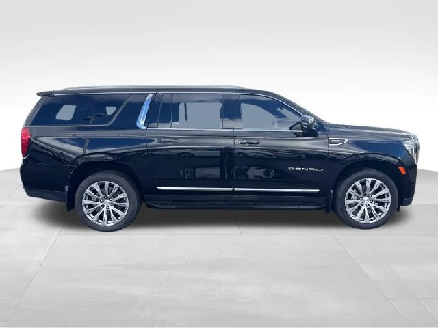 Used 2023 ONYX BLACK GMC Denali image 7