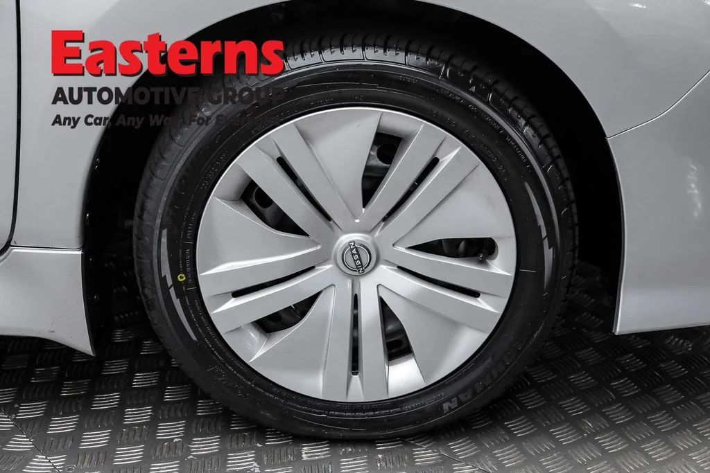 Used 2023 Silver Nissan S image 28