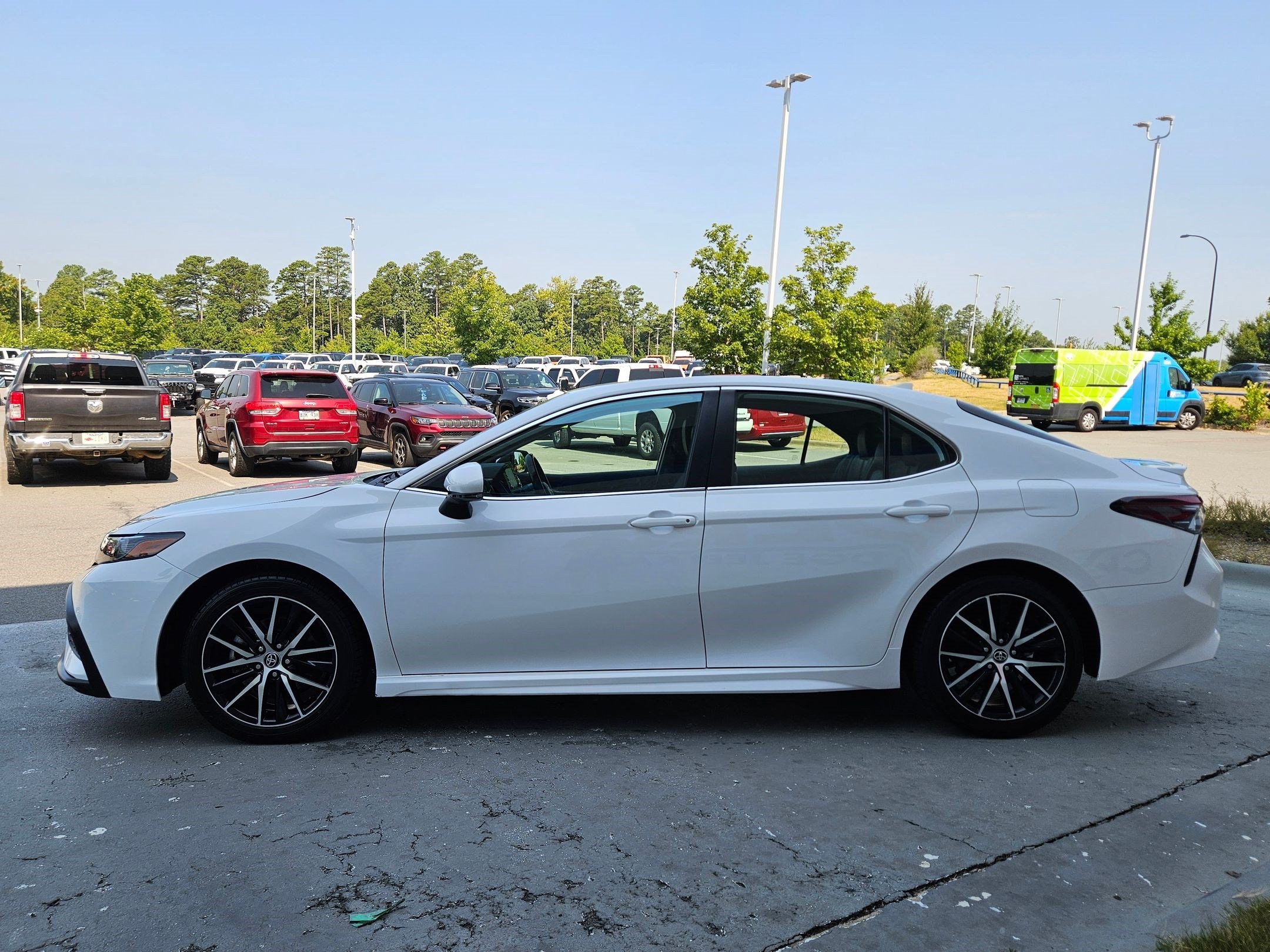 Used 2024 Ice Cap Toyota SE image 4