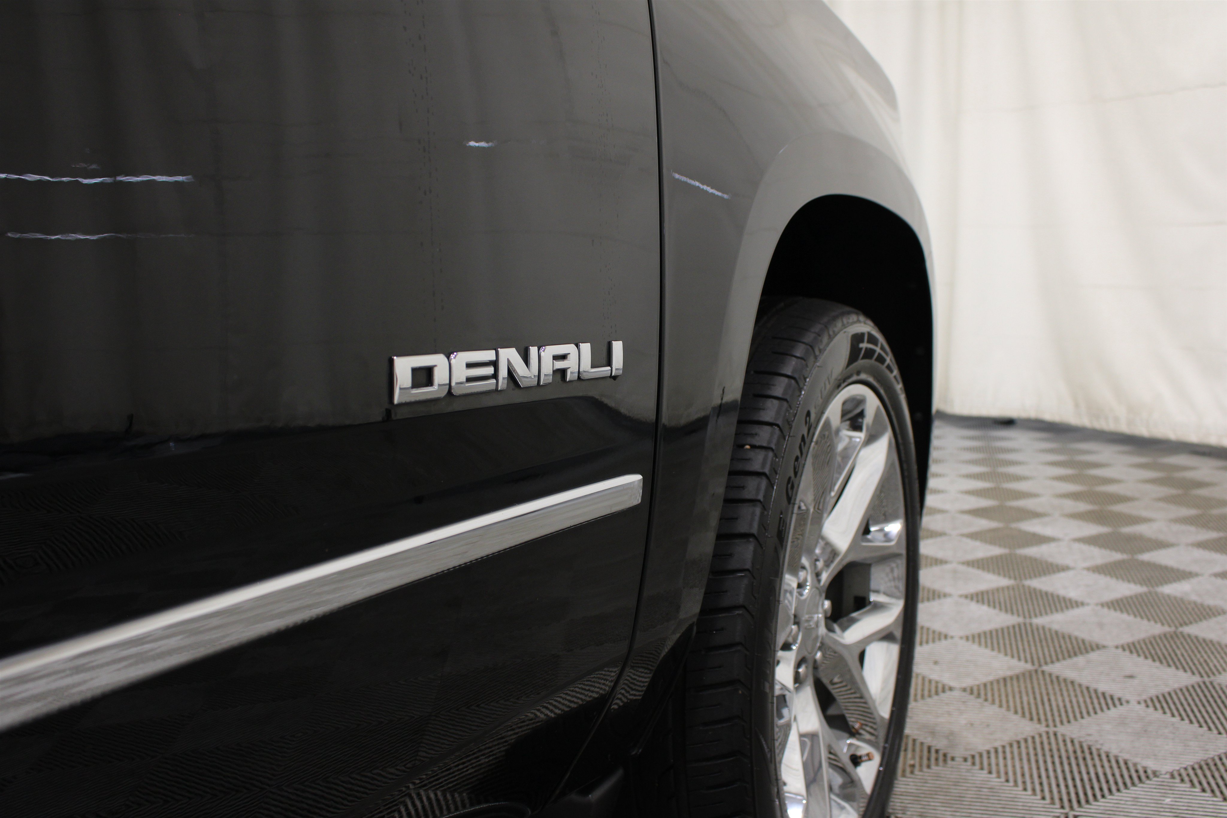 Used 2018 Onyx Black GMC Denali image 33
