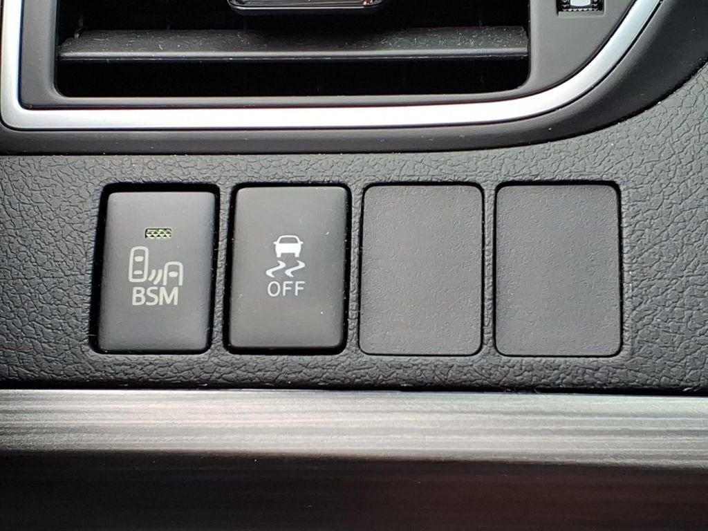 Used 2015 Blizzard Pearl Toyota XLE image 22