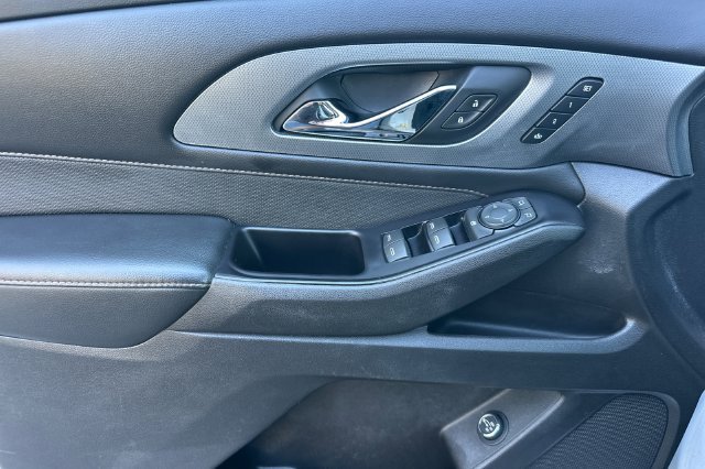 Used 2018 Beige Chevrolet Premier image 10