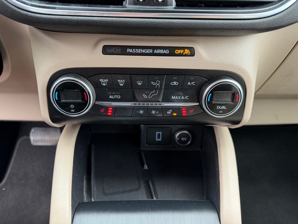 Used 2020 Blue Metallic Ford Titanium image 27