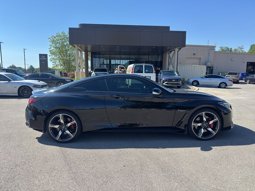 Used 2018 Black Obsidian INFINITI RED SPORT 400 image 3