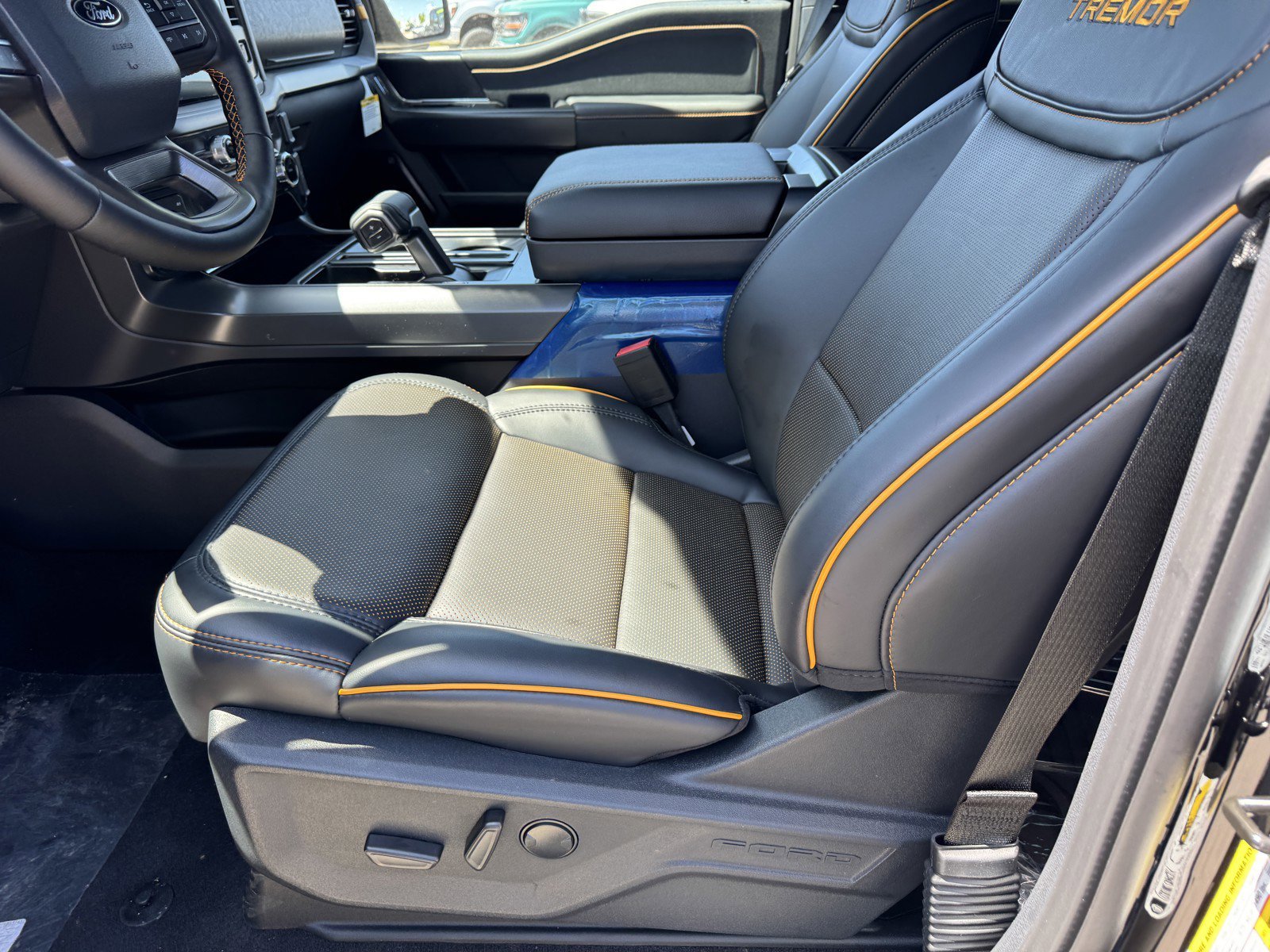 New 2025 Agate Black Metallic Ford Tremor® image 16
