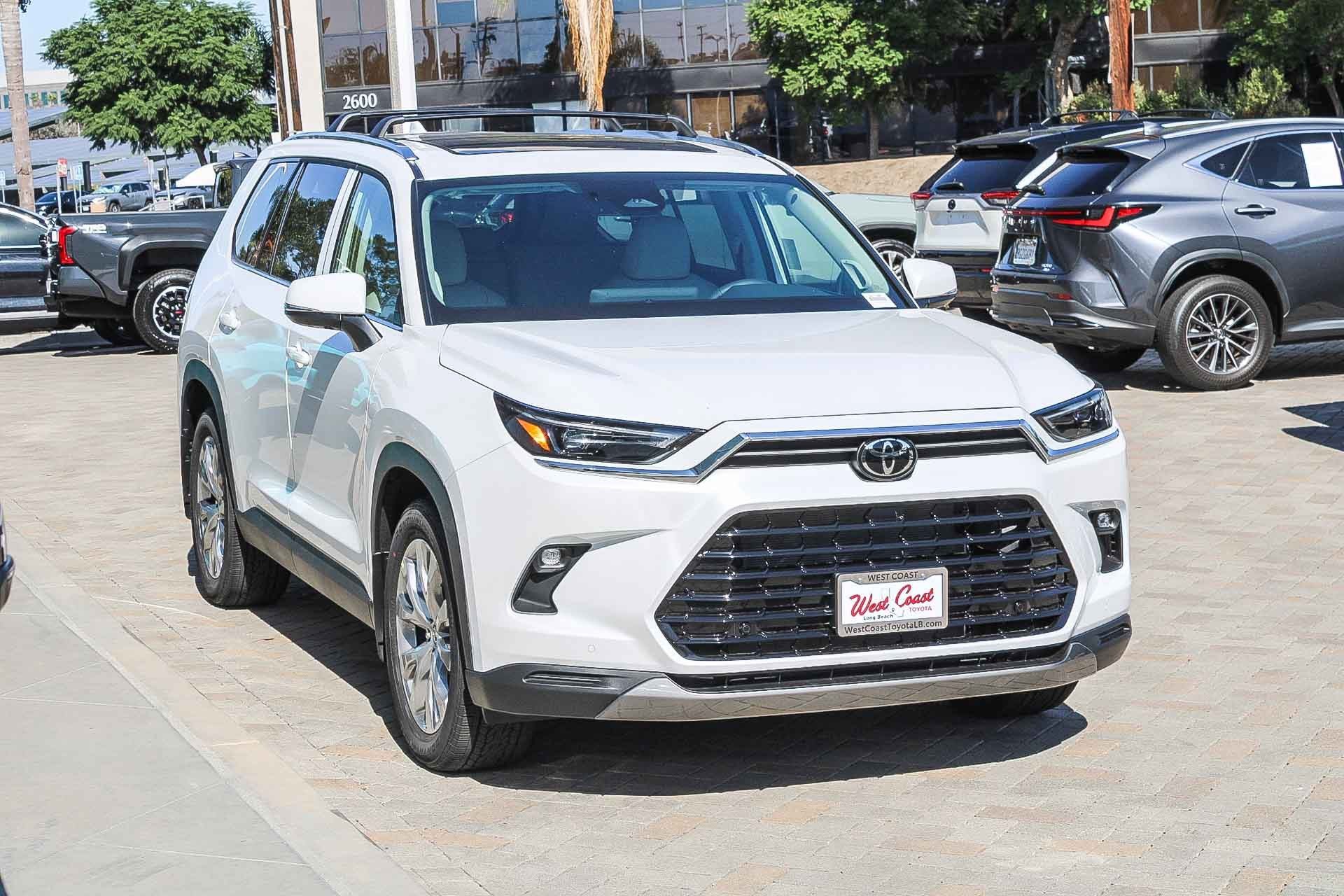 New 2026 Wind Chill Pearl <sup>1</sup> Toyota  Limited image 3