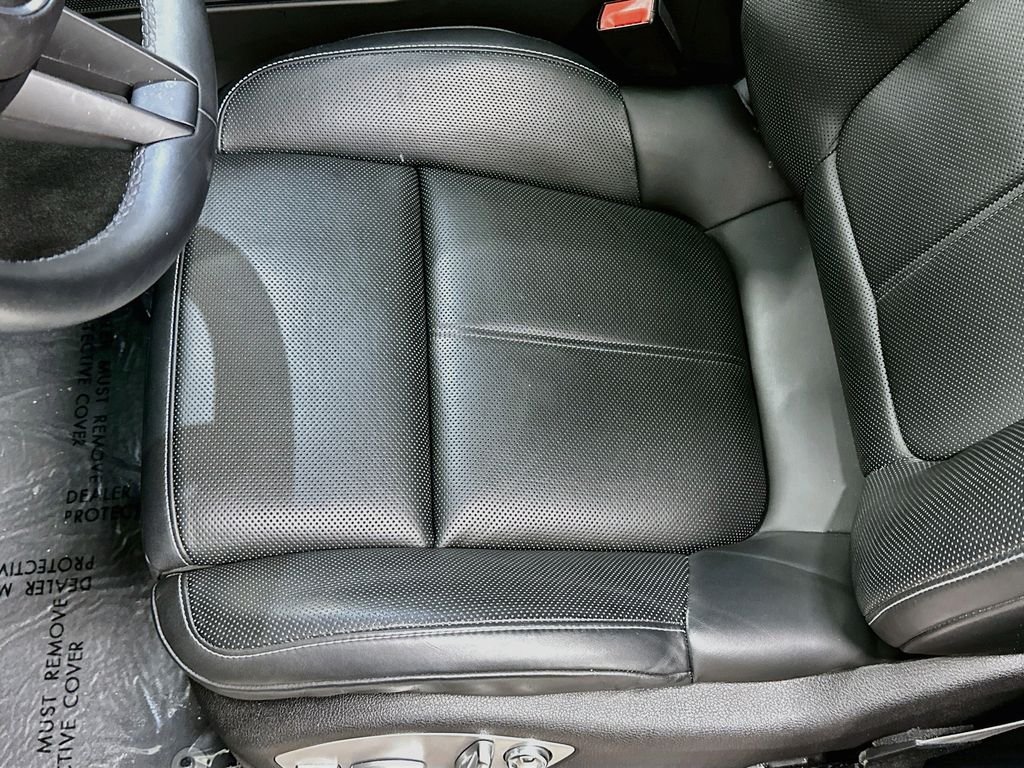 Used 2025  Porsche  image 21