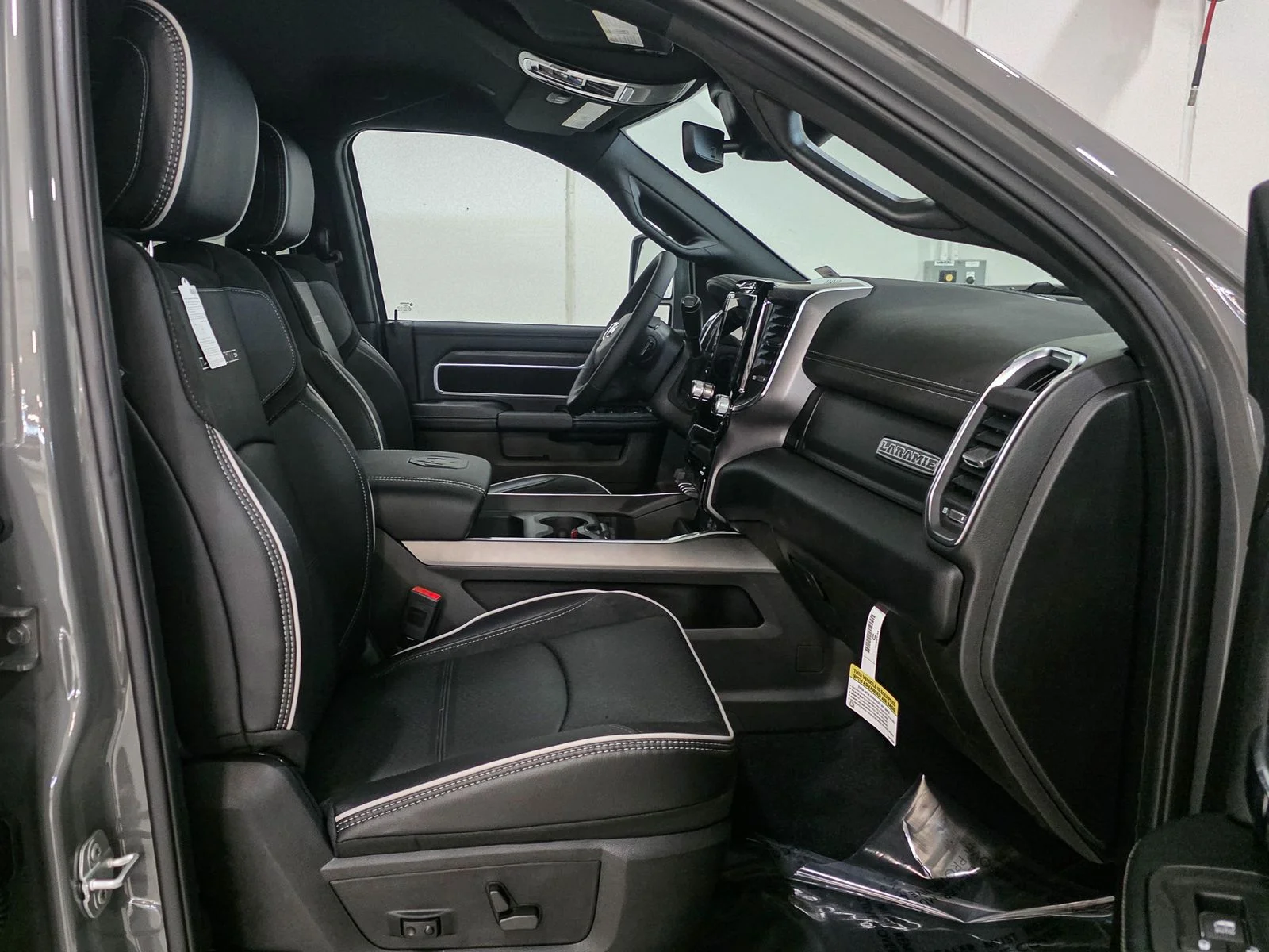 New 2026 Ceramic Gray Clear-Coat Exterior Paint RAM Laramie image 21