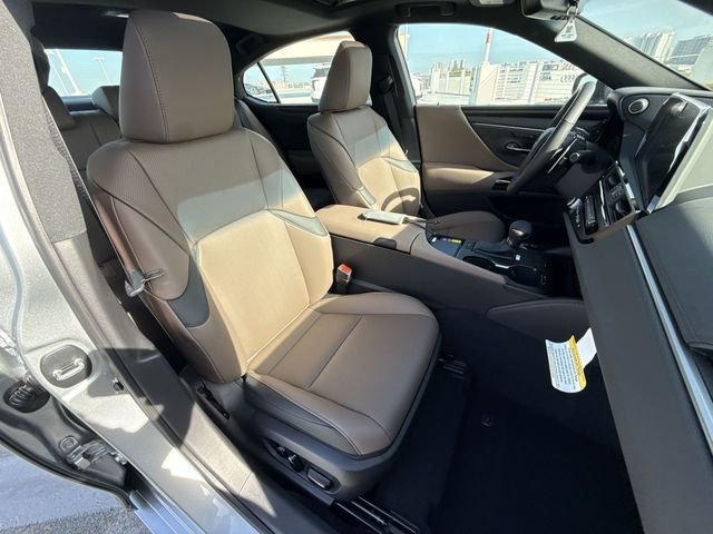 2025 Lexus ES 350 - Photo 26