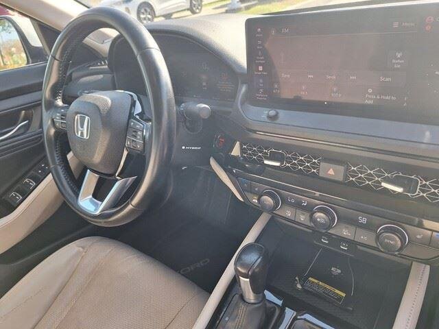Used 2023 Platinum White Pearl Honda Touring image 34