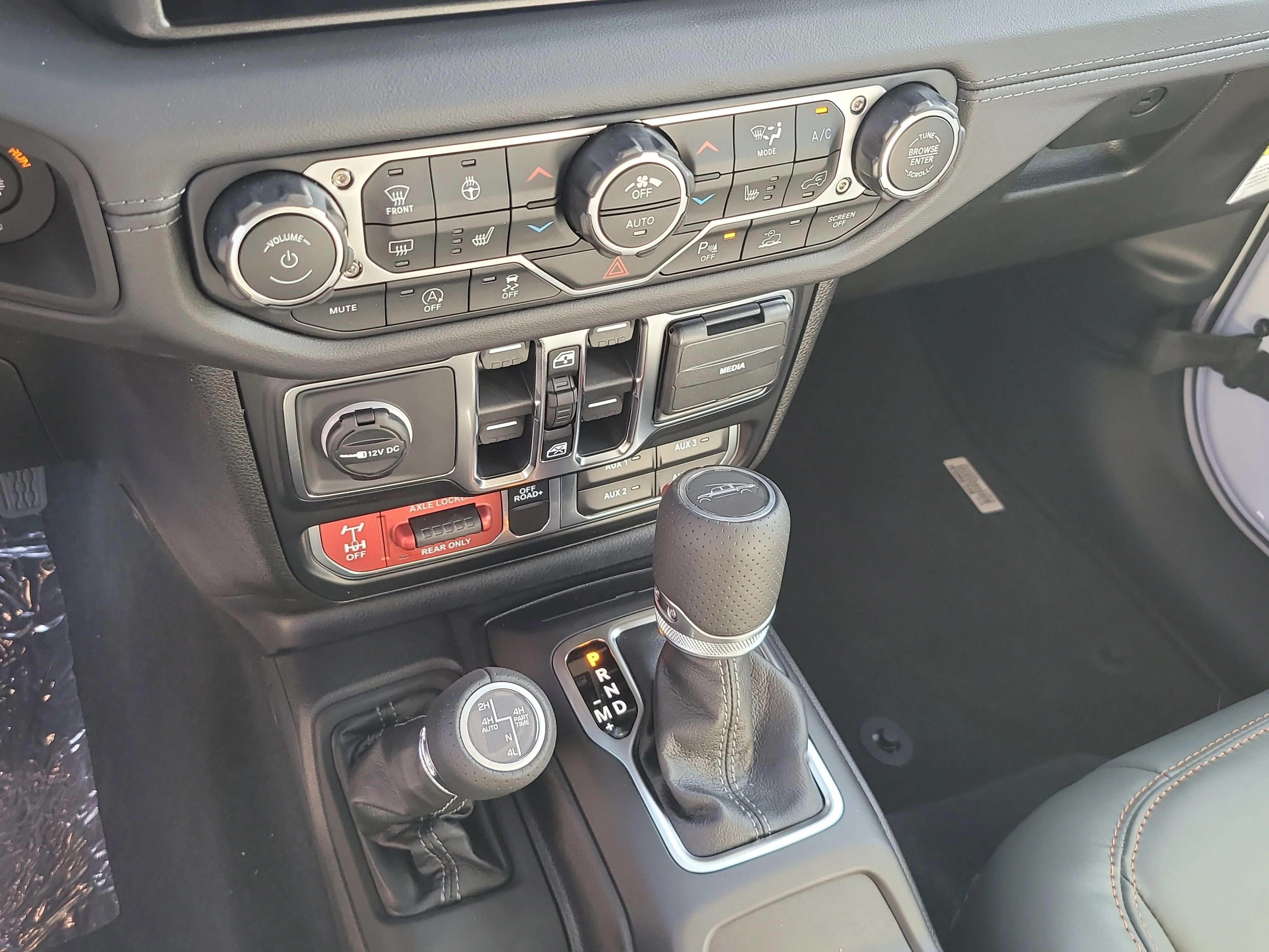 New 2026 Bright White Clearcoat Jeep Mojave X image 18