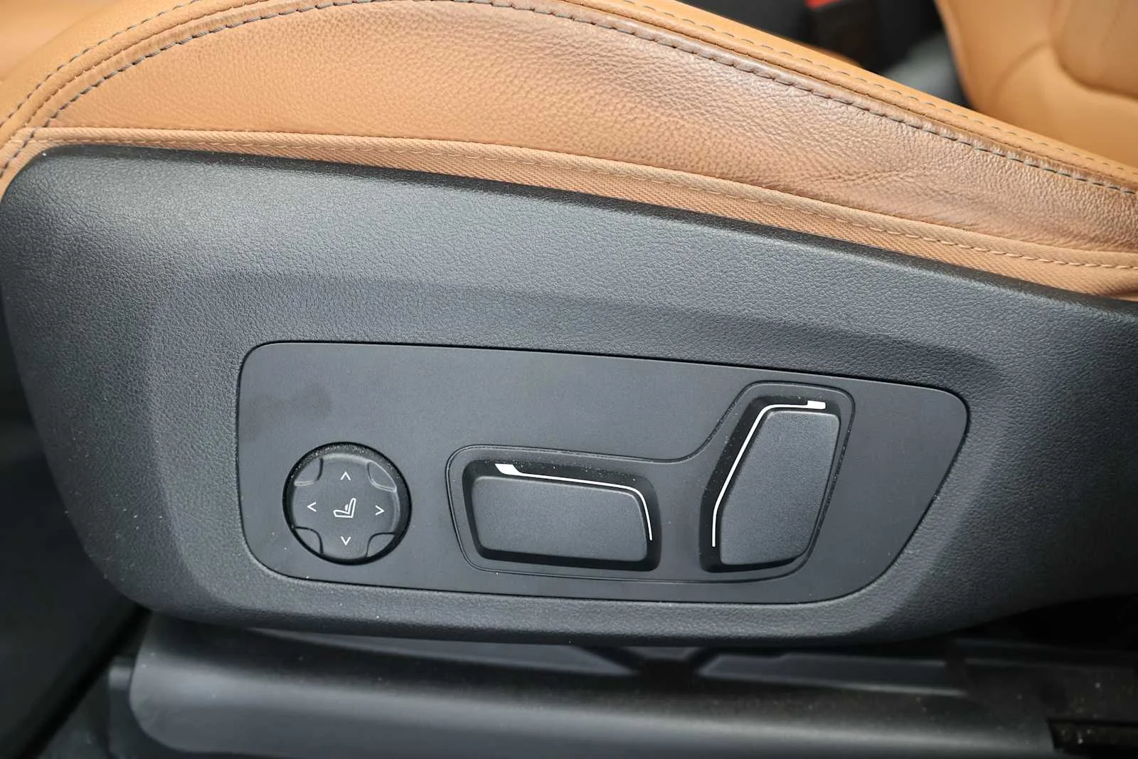 Certified Used 2024 Dark Graphite Metallic BMW sDrive30i image 14