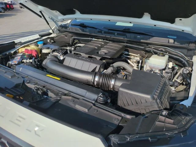 Used 2022 White Nissan SV image 34