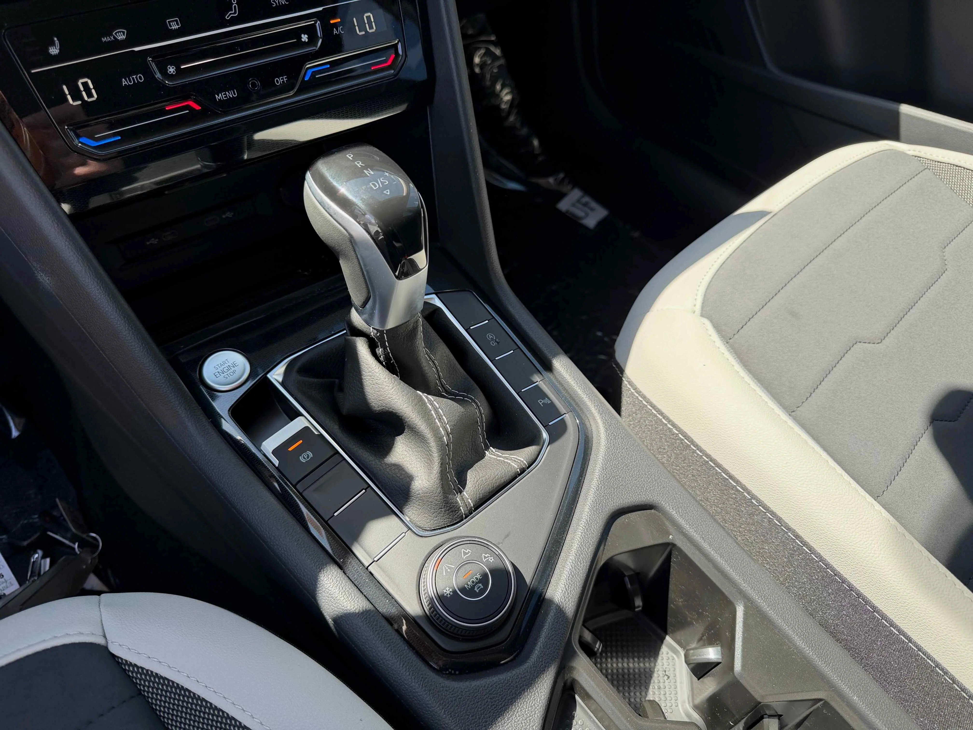 New 2026 Pure White Volkswagen SE image 24