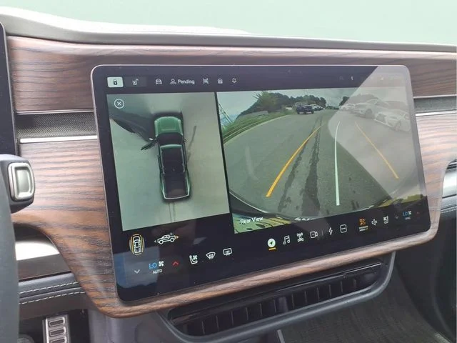 Used 2023 Green Rivian Adventure image 27