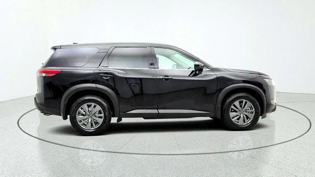 Used 2024 Super Black Nissan S 4WD image 4