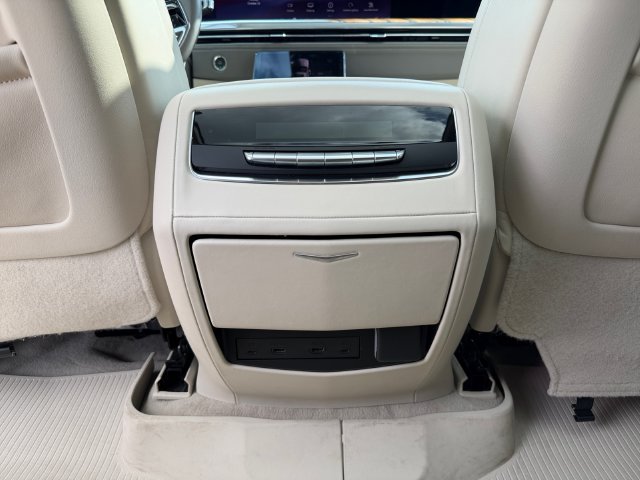 Used 2025 White Cadillac Sport Platinum image 19