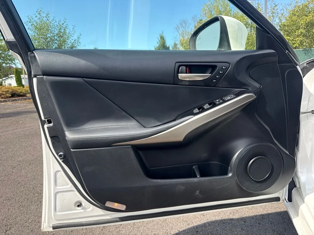 Used 2018 Eminent White Pearl Lexus 300 image 18