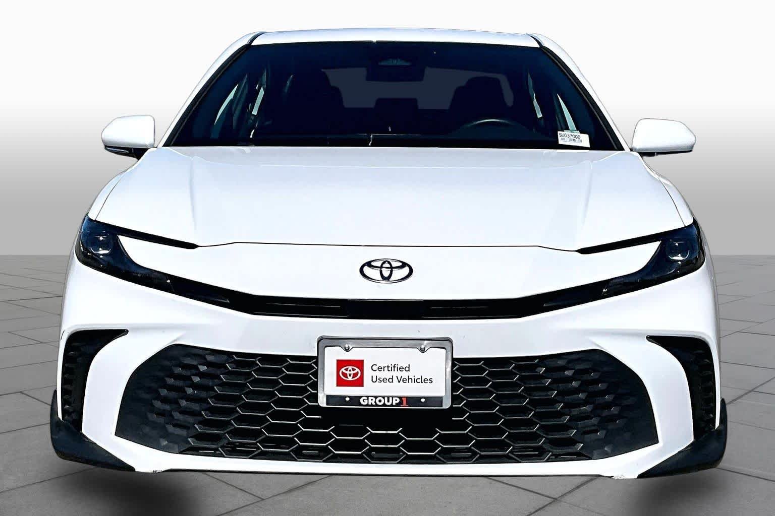 Certified Used 2025 Ice Cap Toyota SE image 3