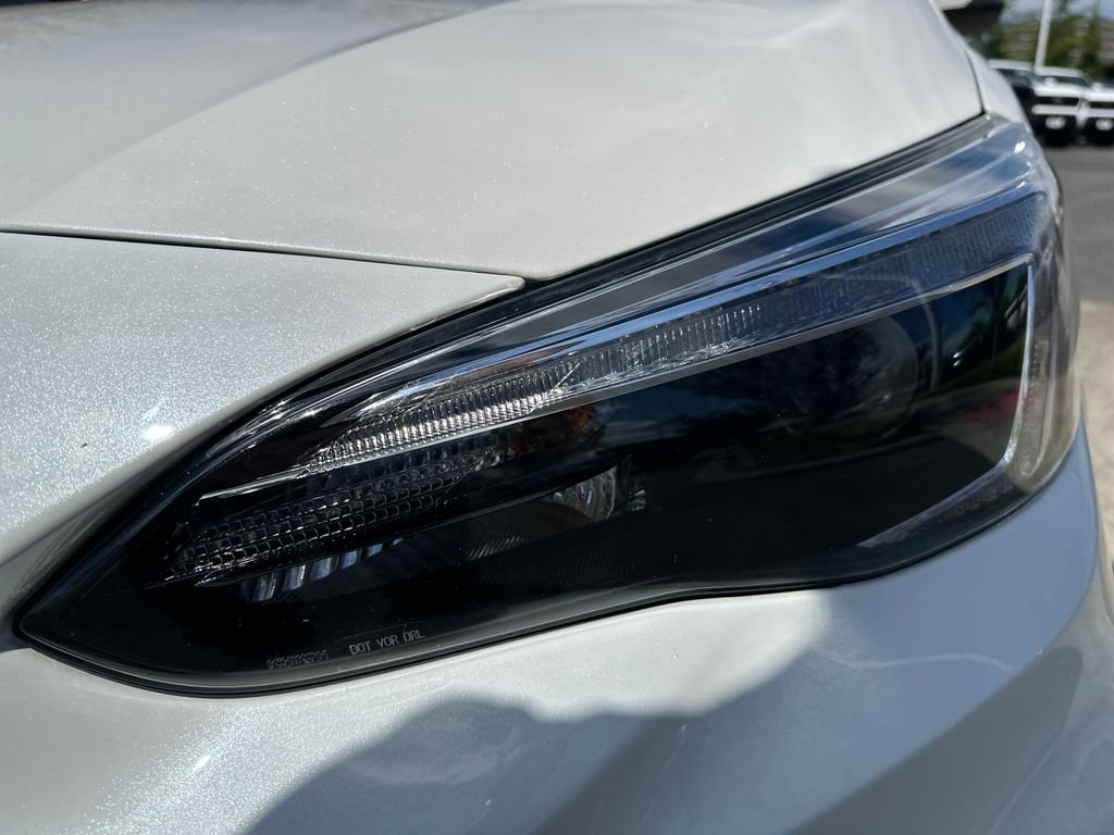 Used 2018 Crystal White Pearl Subaru 2.0i Limited image 9
