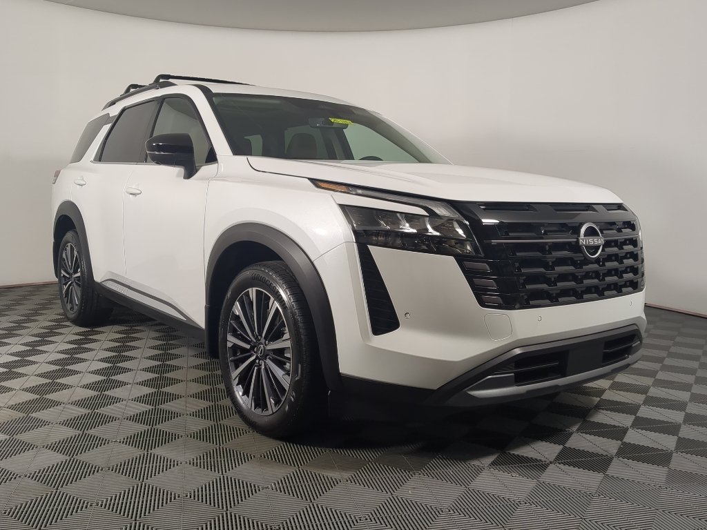 2026 Nissan Pathfinder Platinum 4WD's photo