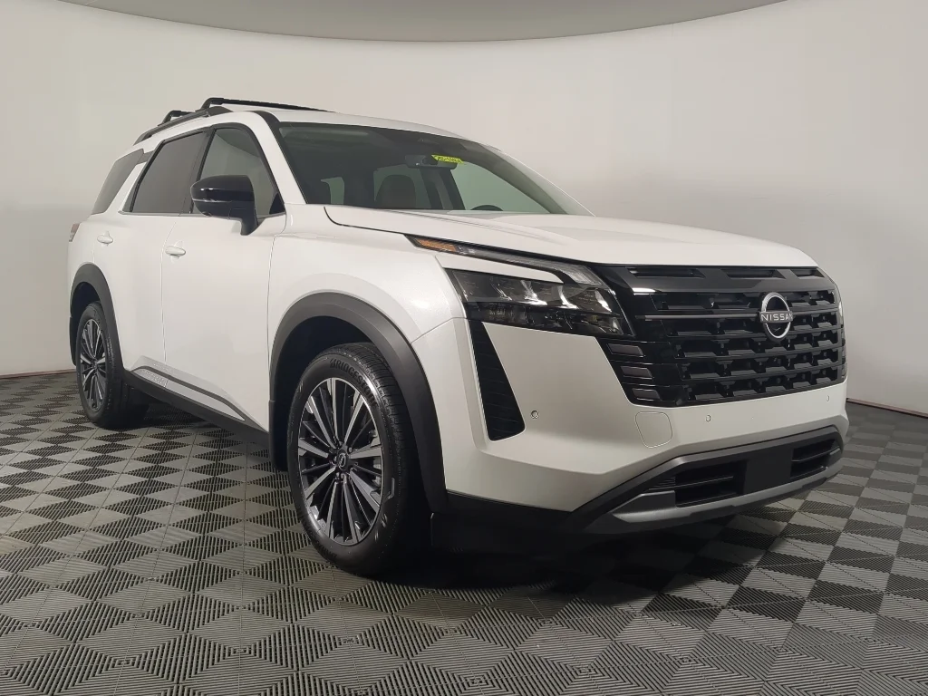2026 Nissan Pathfinder Platinum 4WD's photo