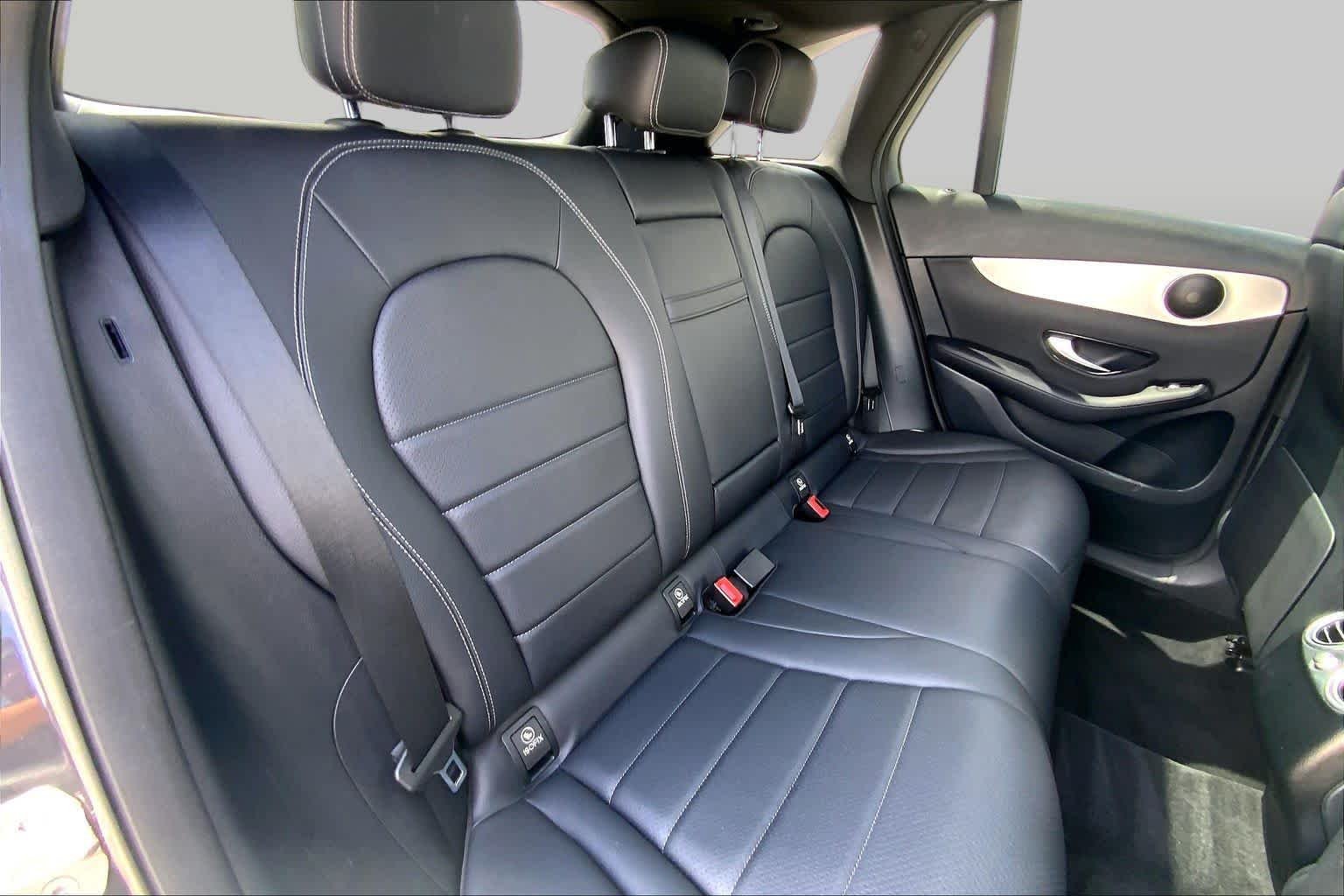 Used 2021 Graphite Grey Metallic Mercedes-Benz GLC 300 image 18