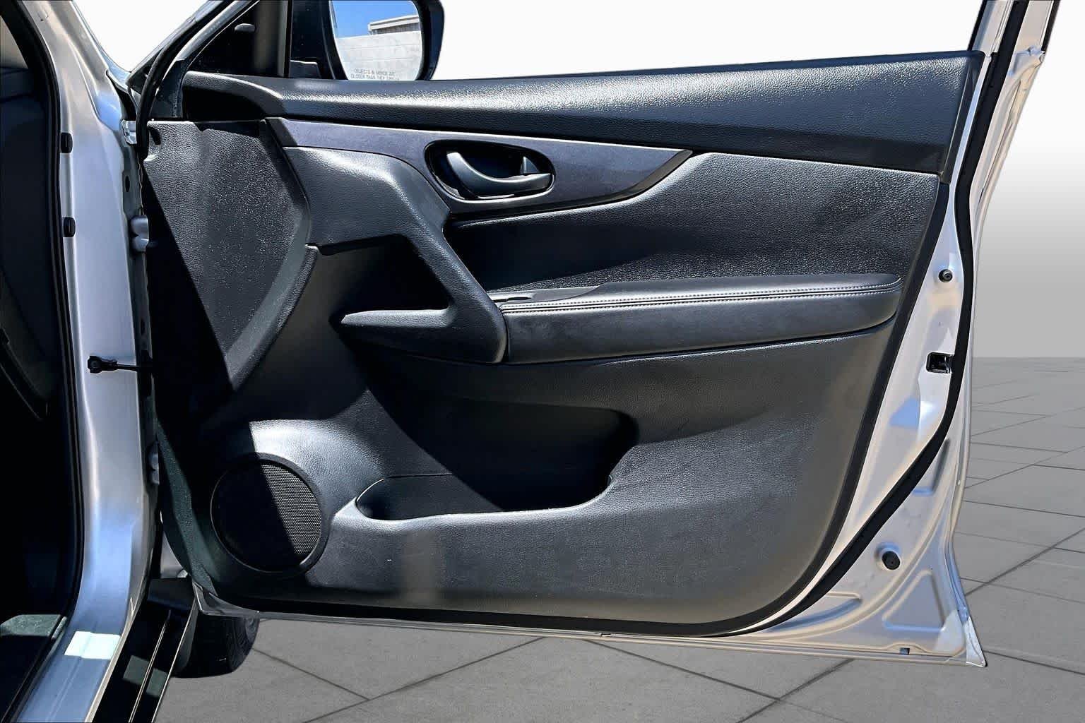 Used 2020 Brilliant Silver Metallic Nissan S image 22