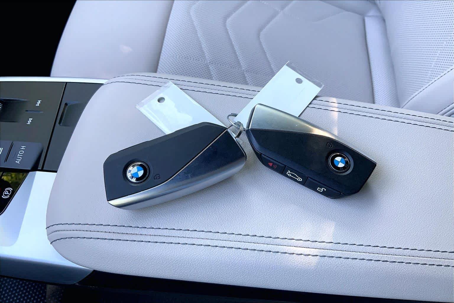 Used 2023 Phytonic Blue Metallic BMW xDrive28i image 14